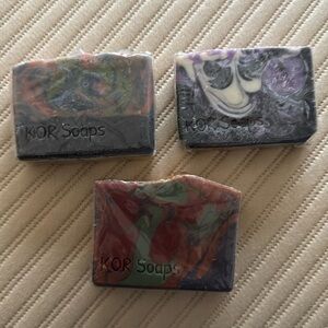 Handmade set of 3 soaps by Kor